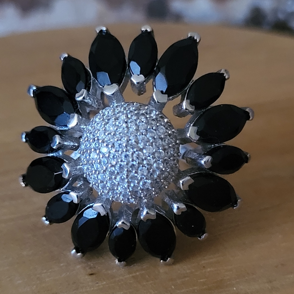 Hespera Wishing Daisy Ring